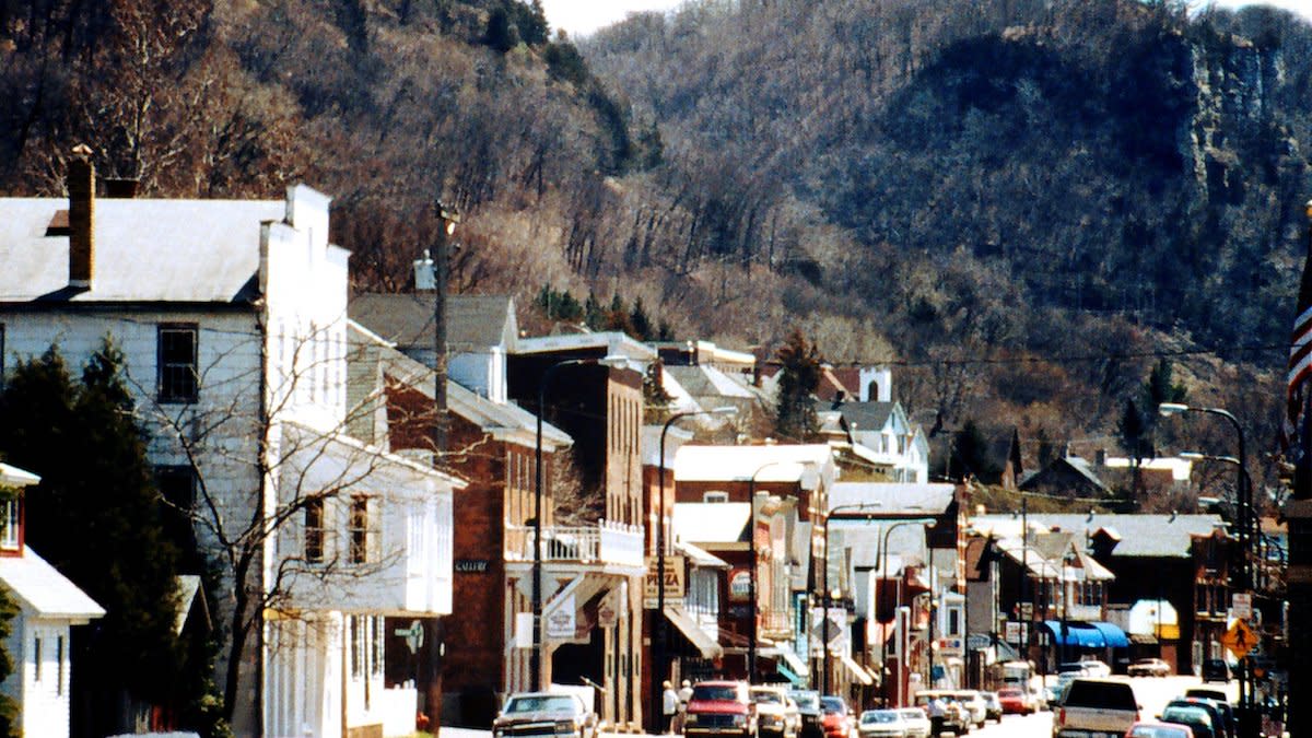 10 Best Deer Hunting Towns in America