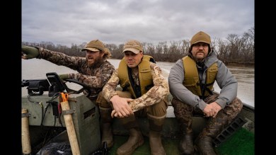 Bowhunting River Bucks in Arkansas with Clay Newcomb