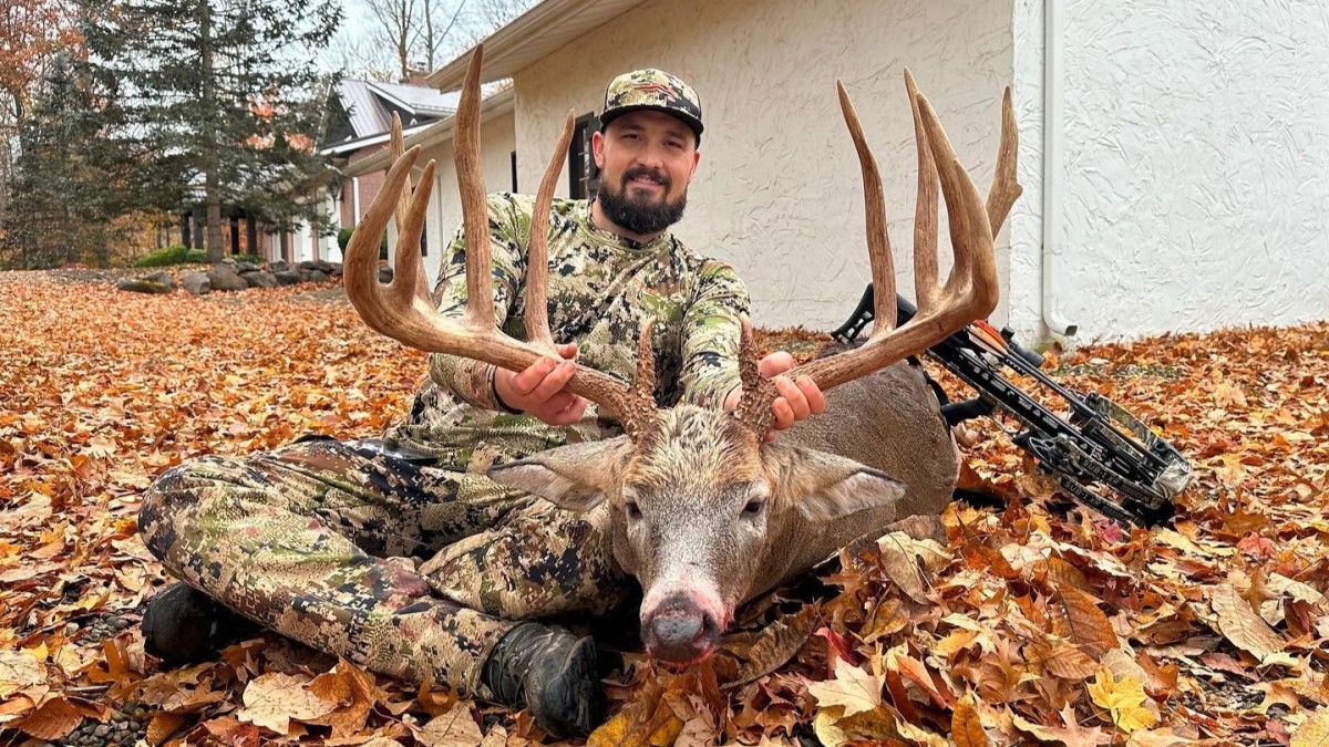 Ohio Hunter Kills One of World's Biggest Whitetails
