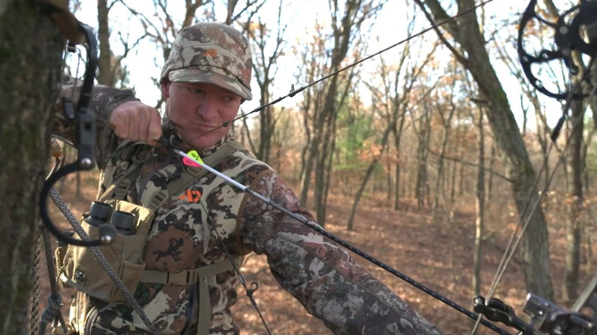 S1-E43: The Pros and Cons of Tree Saddles for Deer Hunting