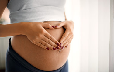 Schwangerschaftsbauch mit Fragezeichen