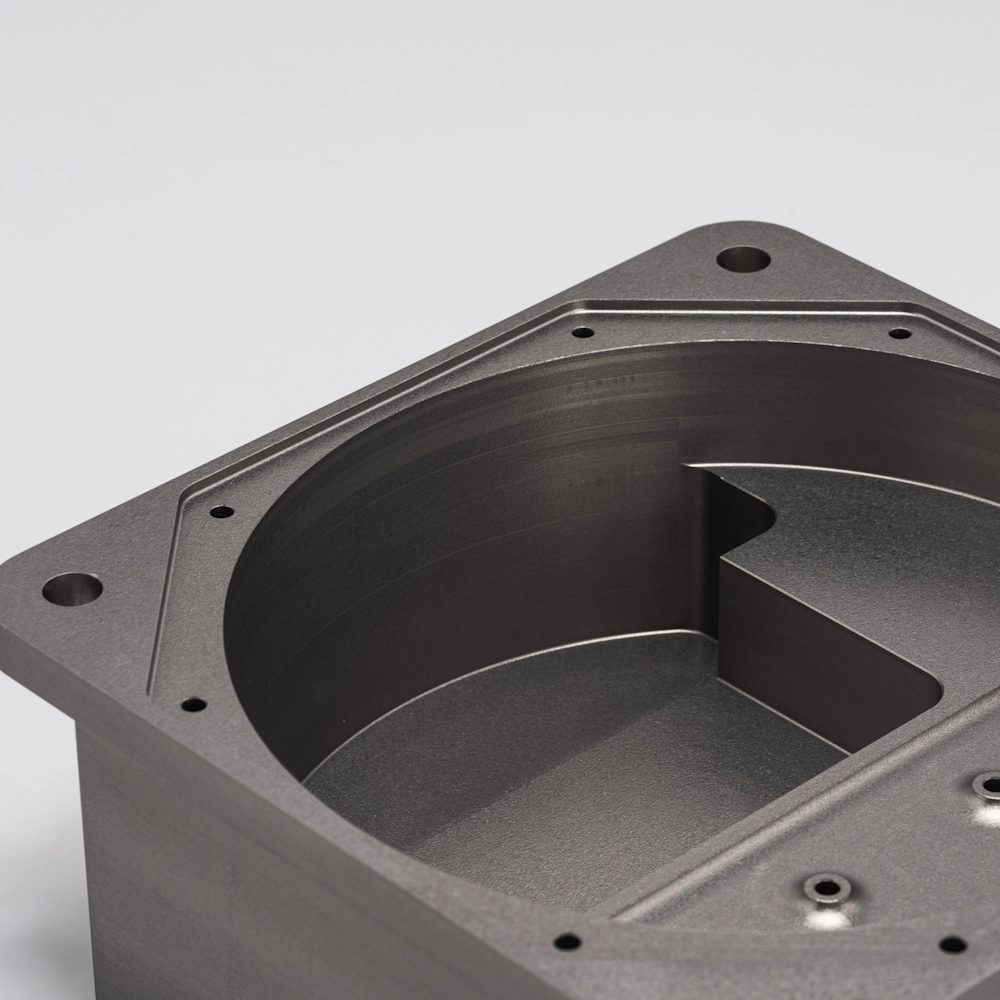 Voorbeeld van as machined en type III geanodiseerde oppervlaktebehandeling