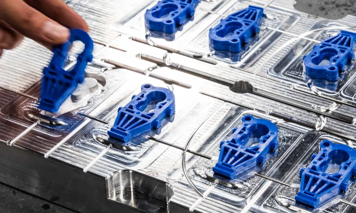 Multi cavity mold for injection molding