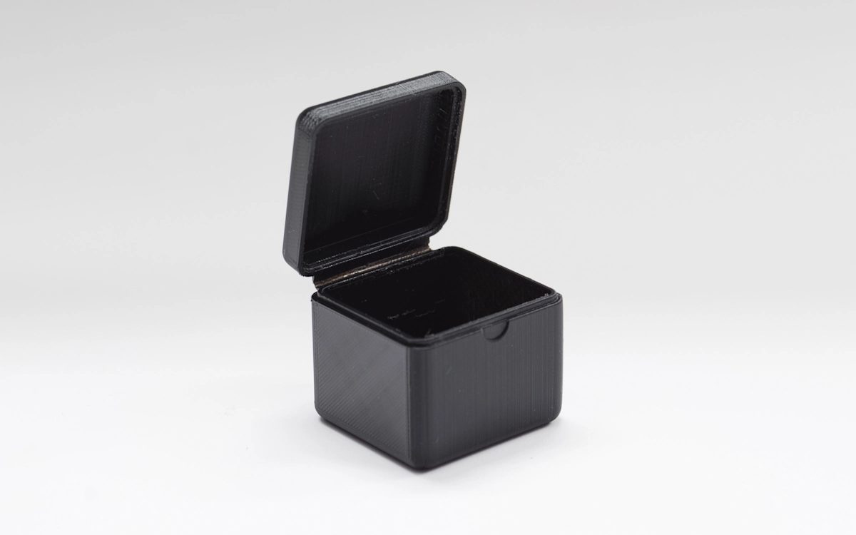 3D printed part with a functional hinge
