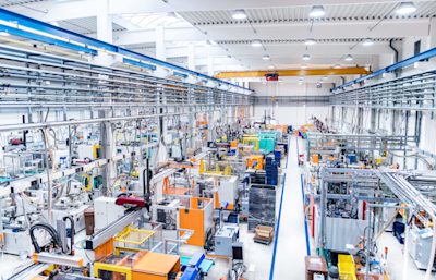 injection-molding-factory-min