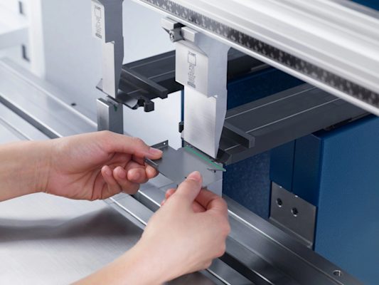 article-3d-hubs-launches-sheet-metal-fabrication-image-1.png