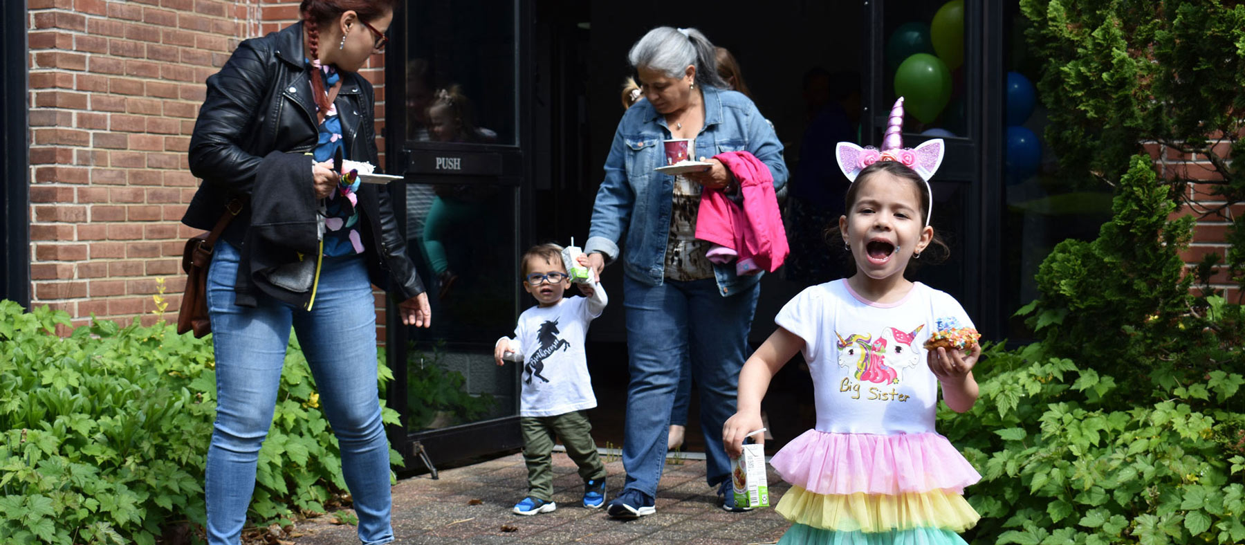 A family arriving at Fellowship in Faith event