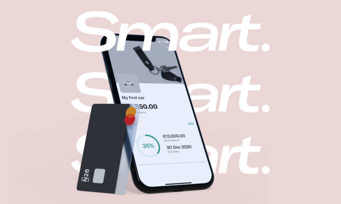 N26 Smart card and a smartphone.