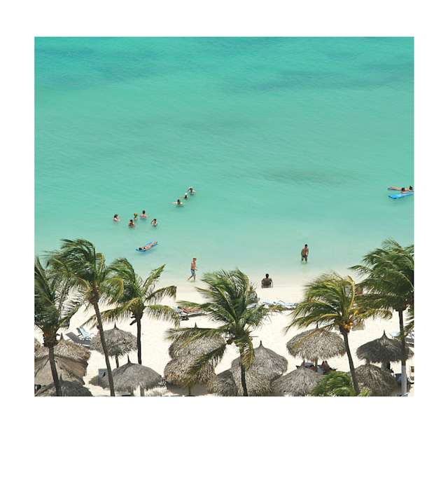 Photographie polaroid d'une plage paradisiaque