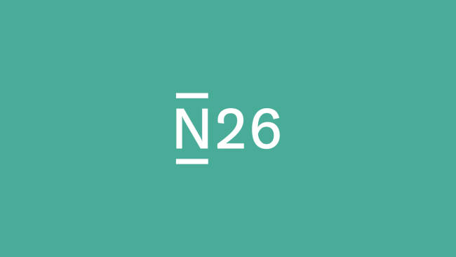 Ein N26-Logo vor einem grünen Hintergrund.