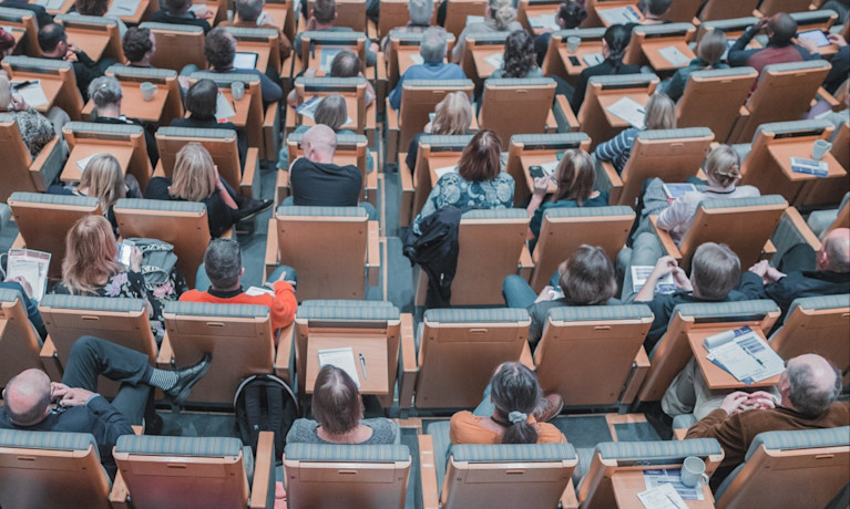 N26 How to pay for university blog image - many university students