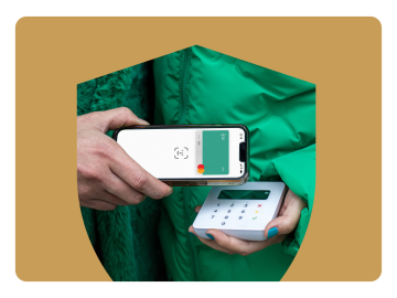 Immagine che mostra uno smartphone con carta virtuale N26 che effettua un pagamento contactless.