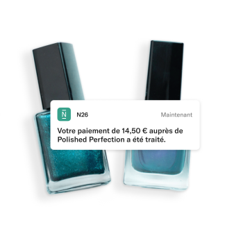 Image de deux dissolvants pour vernis à ongles et d'une notification N26.