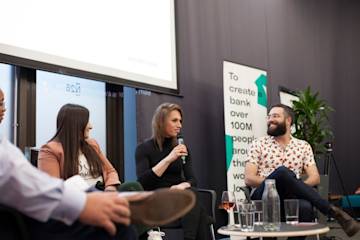 Round table at N26, 2 women and a man talking.