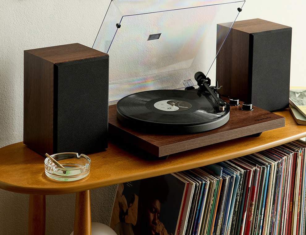 Vintage vs Modern Record Players: Sound, Design, Longevity Compared