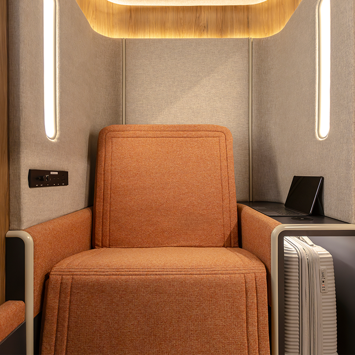 Sleepover LIM airport sleeping pod