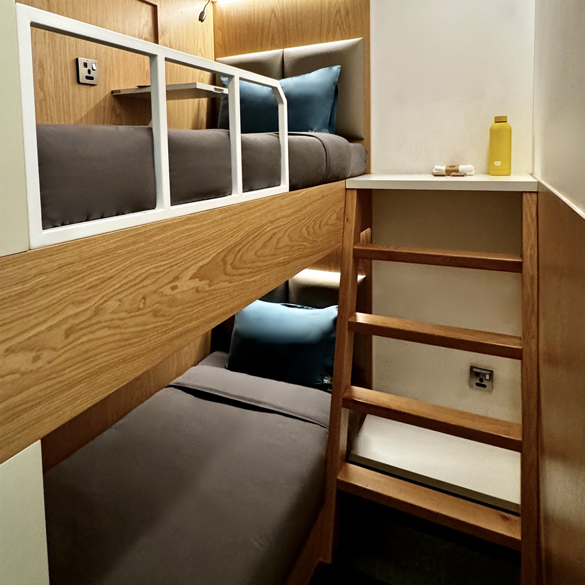 sleep 'n fly, Dubai Airport, bunk cabin room with bunk bed