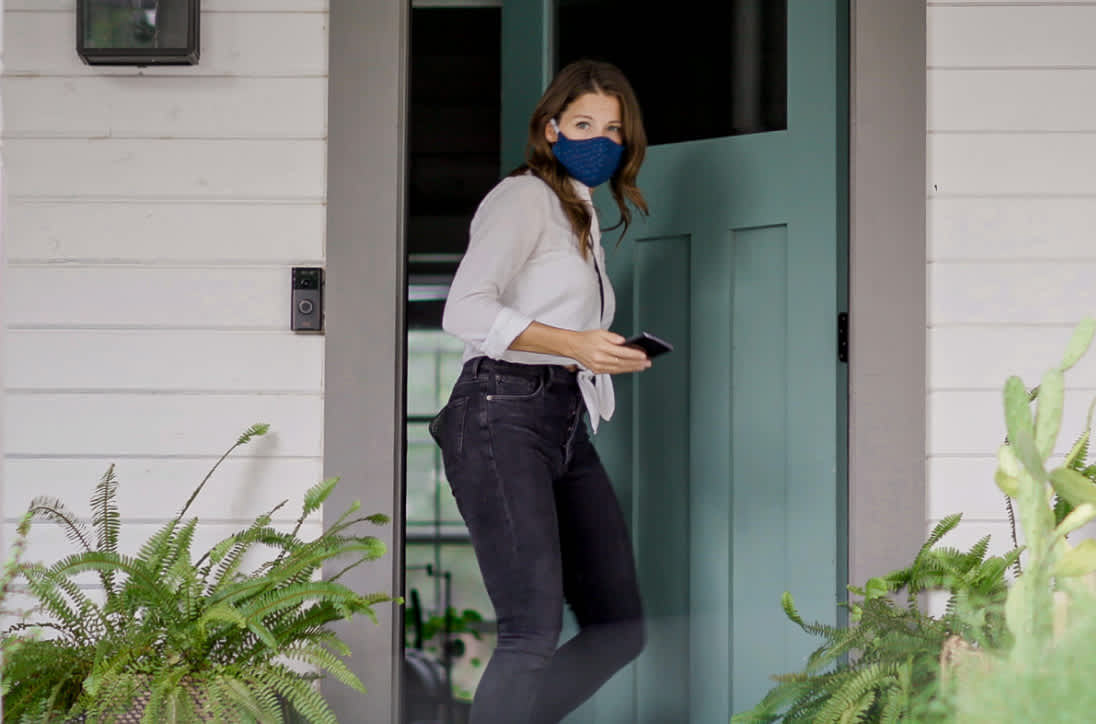 woman in mask applying in app