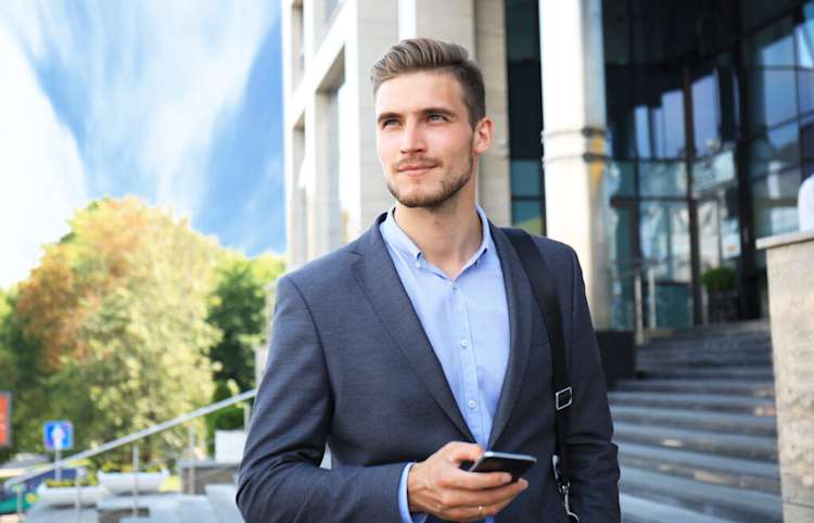 POST / young-urban-businessman-professional-on-smartphone-walking-in-street-using-mobile-phone-1-1024x658