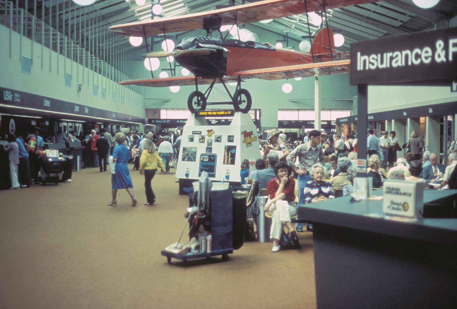 media-images-historical-terminal-interior-1970s