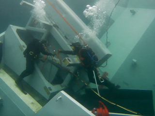 Mine clearance divers