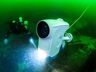 Blueye Pioneer and scuba diver