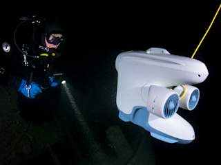 Software developer & scuba diver Jonas communicating with colleagues topside