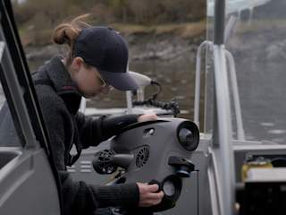 Pinger mounted on a Blueye X3 in the boat