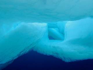 The Norwegian Coast Guard - X3 below the surface at Svalbard with KV Svalbard