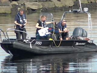 The local Police submerging the Blueye Pioneer, Photo: Dagfinn Ellefsen