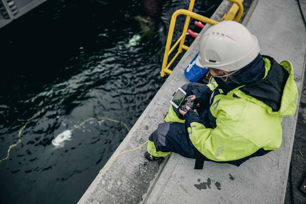 Documenting construction work with underwater drones