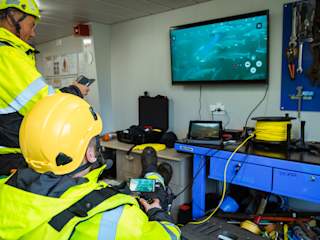 Controlling the Blueye drone inside a boat
