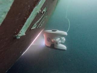 The Blueye inspecting the hullside of Deep Energy