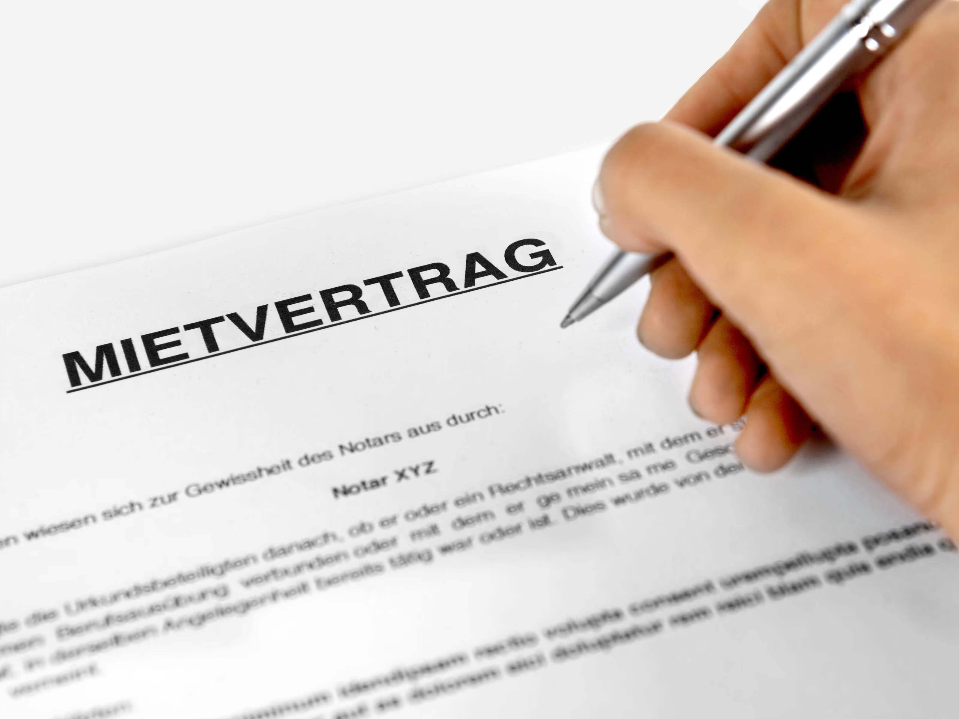 Mietvertrag prüfen: Checkliste für Mieter