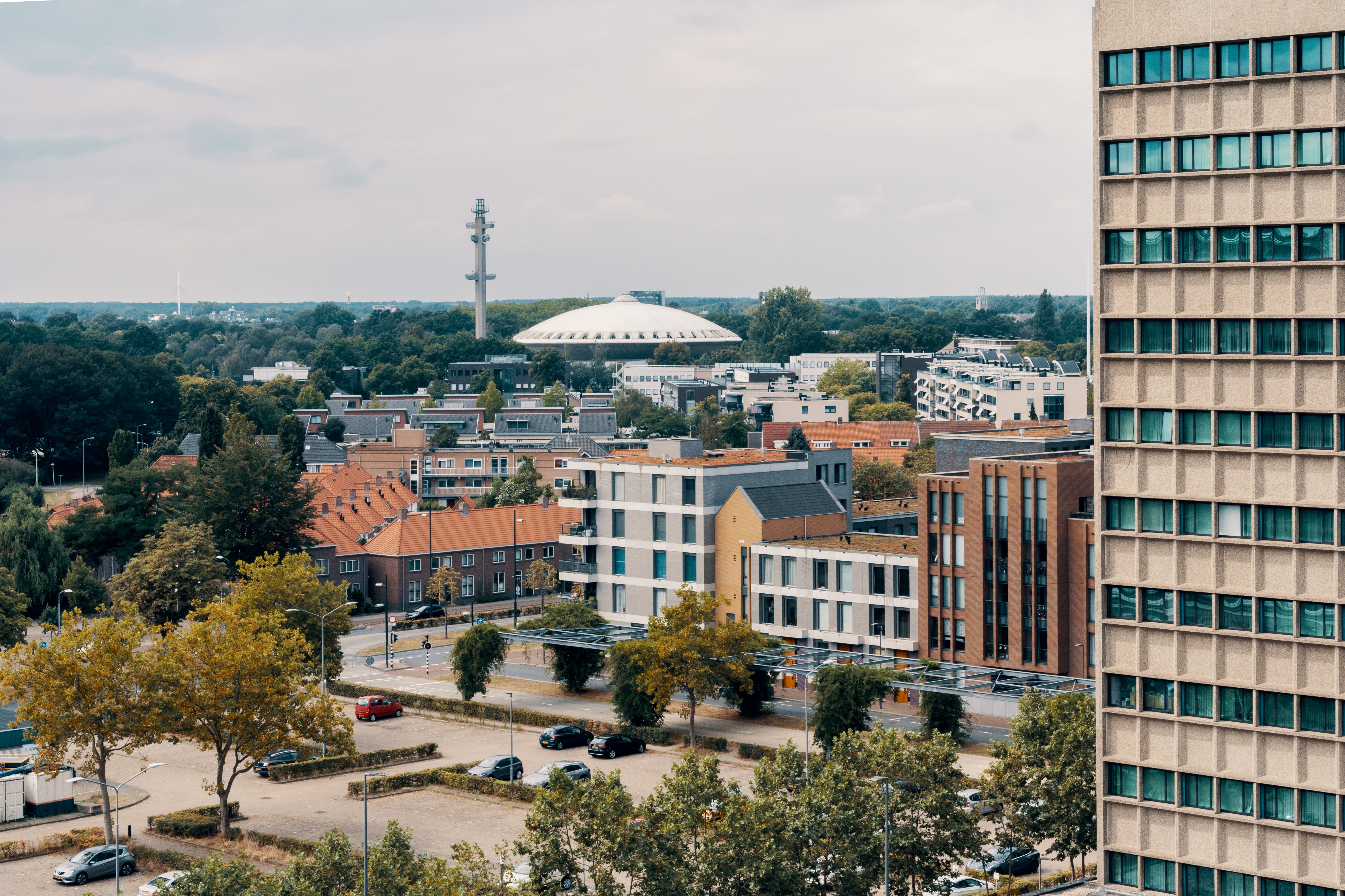 A picture of Eindhoven's skyline taken during the day