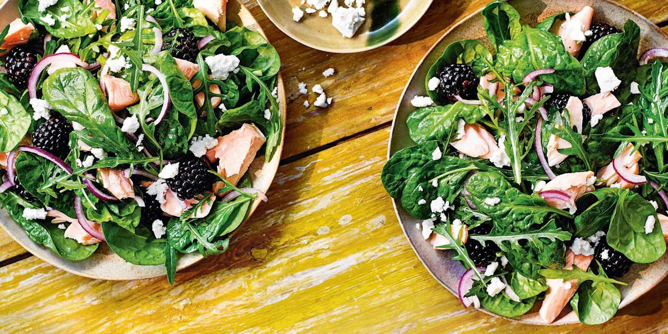 Salmon and spinach salad with blackberries Salmon and spinach salad with blackberries
