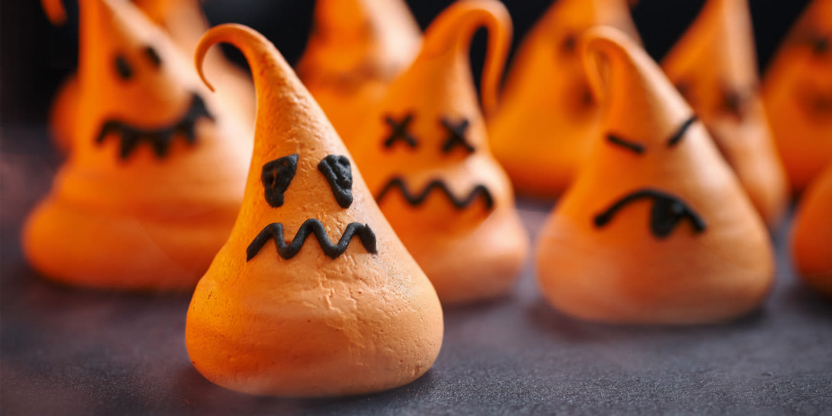 Mini meringue ghosts Mini meringue ghosts