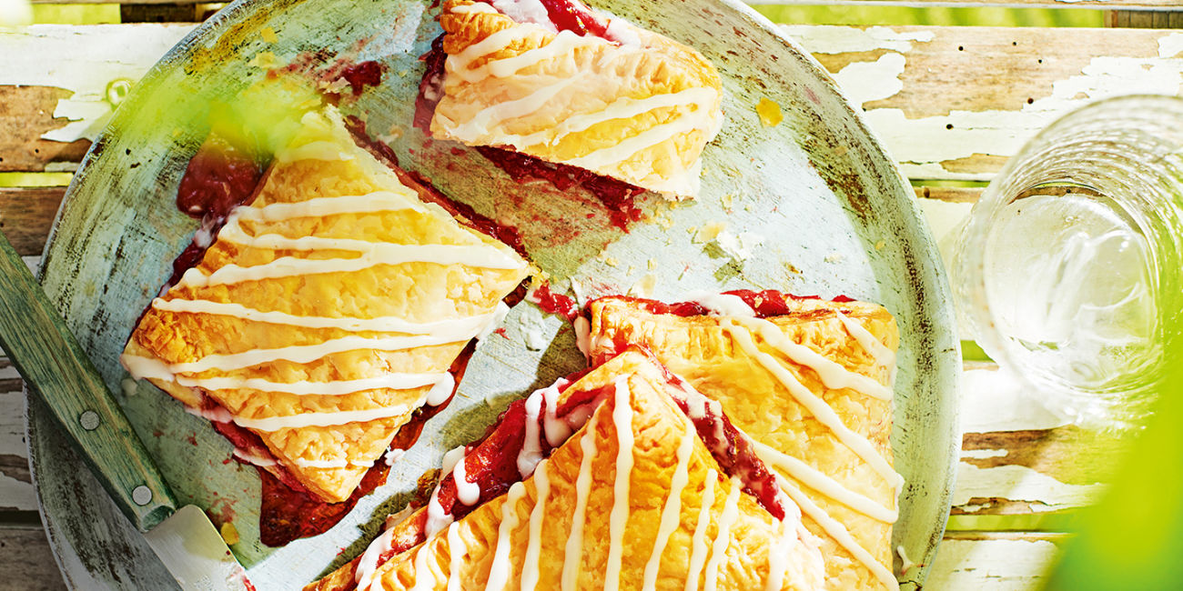 Strawberry pastry pockets Strawberry pastry pockets