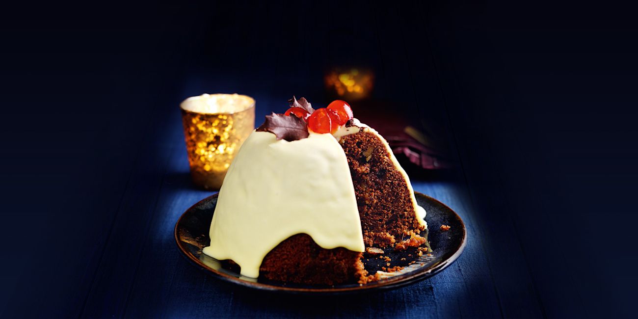 Christmas pudding surprise cake Christmas pudding surprise cake