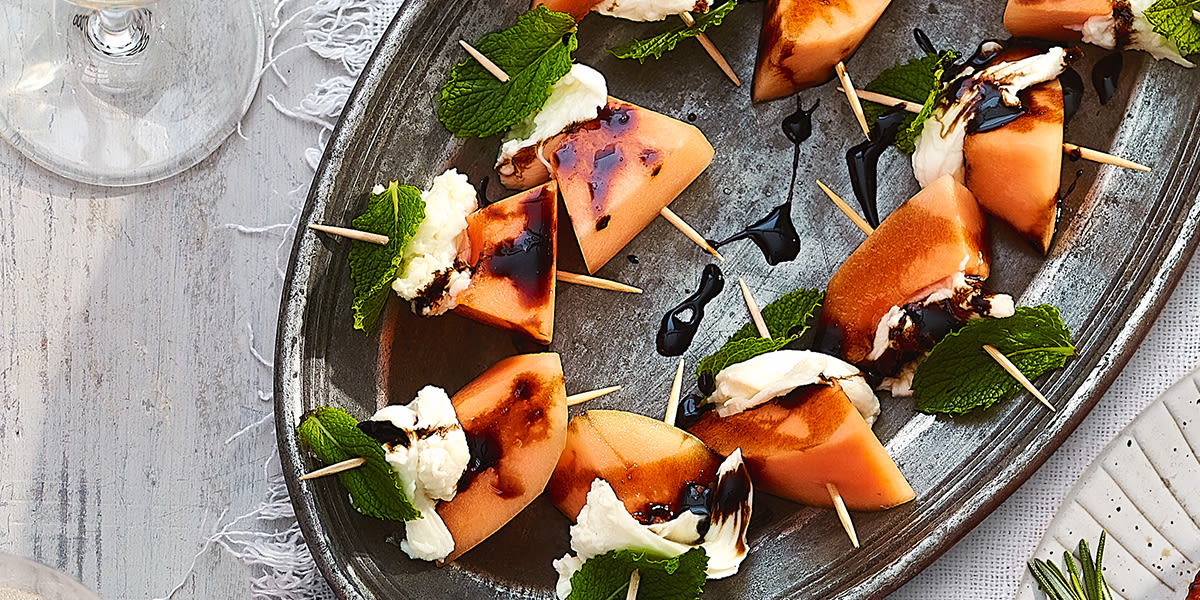 Melon and mozzarella skewers with balsamic Melon and mozzarella skewers with balsamic
