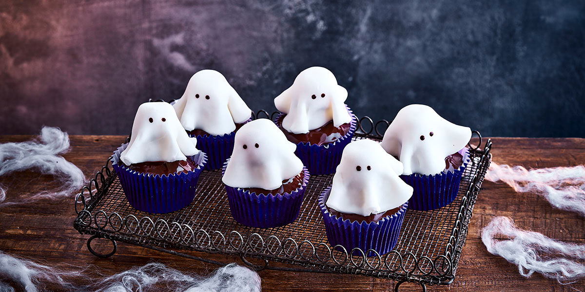 Spooky ghost cupcakes Spooky ghost cupcakes