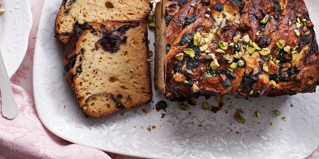 Blueberry, white chocolate and pistachio babka Blueberry, white chocolate and pistachio babka