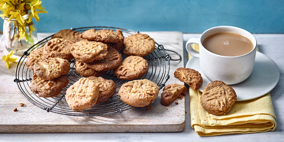 Five-ingredient peanut butter & chocolate cookies Five-ingredient peanut butter & chocolate cookies