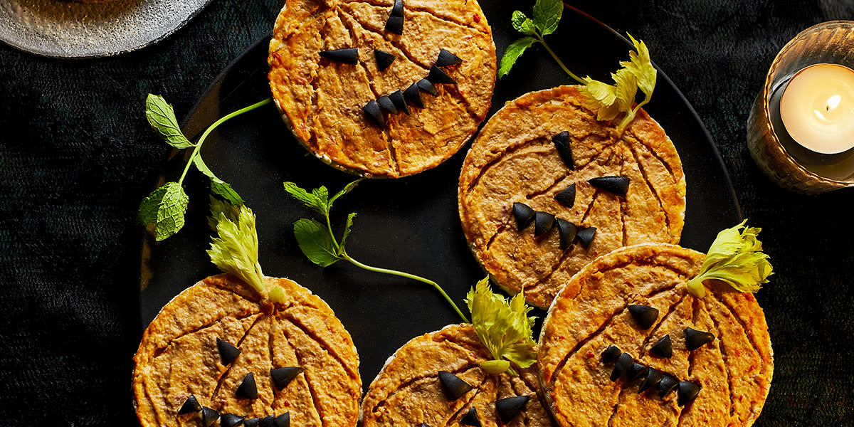 Jack-o’-lantern rice cakes Jack-o’-lantern rice cakes