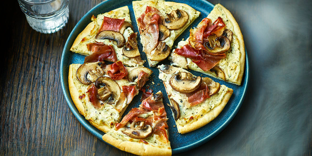 White mushroom pizza White mushroom pizza