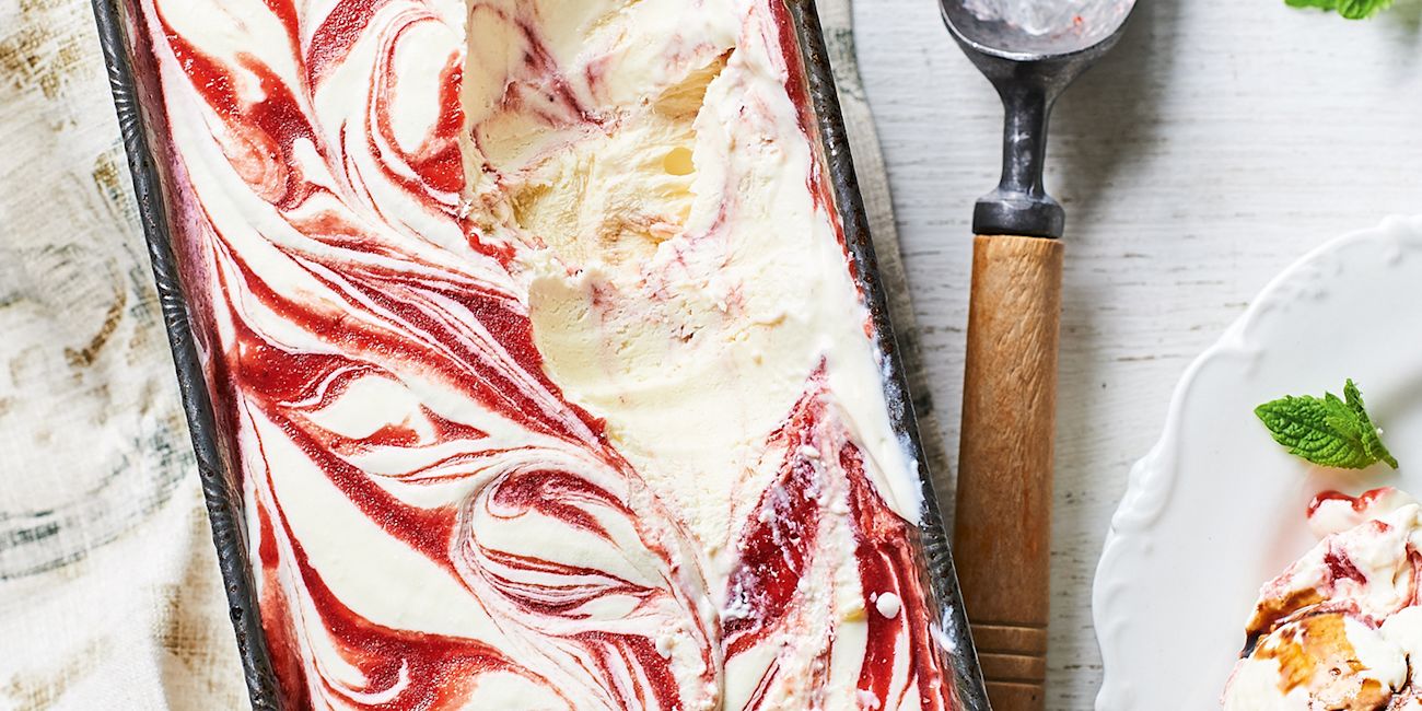 Strawberry and balsamic vinegar no churn ice cream Strawberry and balsamic vinegar no churn ice cream