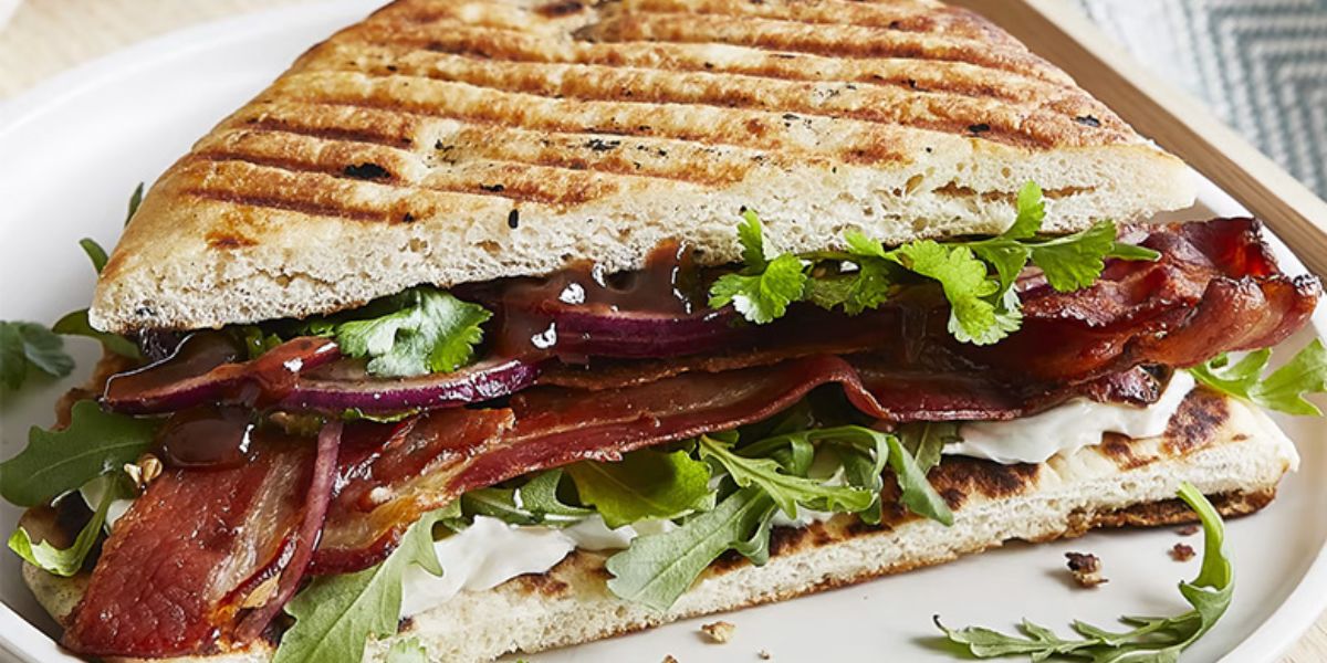 Naan bacon butty with spicy chutney Naan bacon butty with spicy chutney