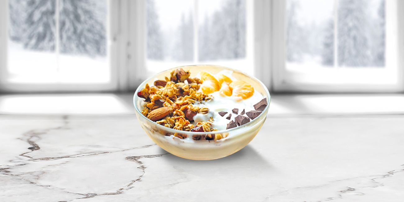 Orange, dark chocolate and muesli yogurt bowl Orange, dark chocolate and muesli yogurt bowl