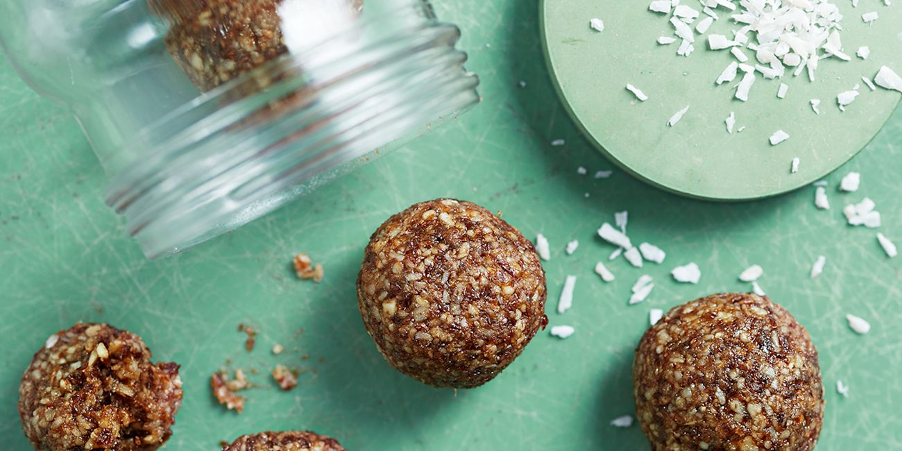 Almond and coconut balls Almond and coconut balls