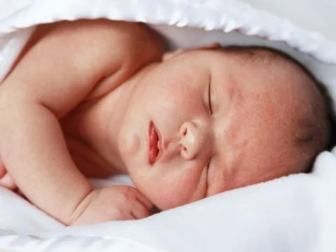Mumsandbabes - Ternyata, Tidur Memakai Bantal Berbahaya Bagi Bayi! Ini Alasannya